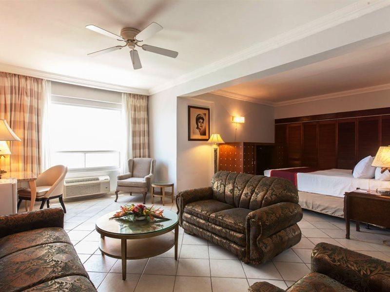 Ramada By Wyndham Princess Belize City Otel Dış mekan fotoğraf