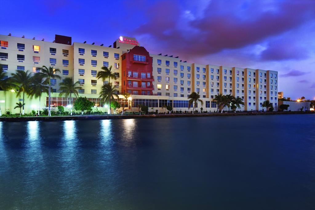 Ramada By Wyndham Princess Belize City Otel Dış mekan fotoğraf