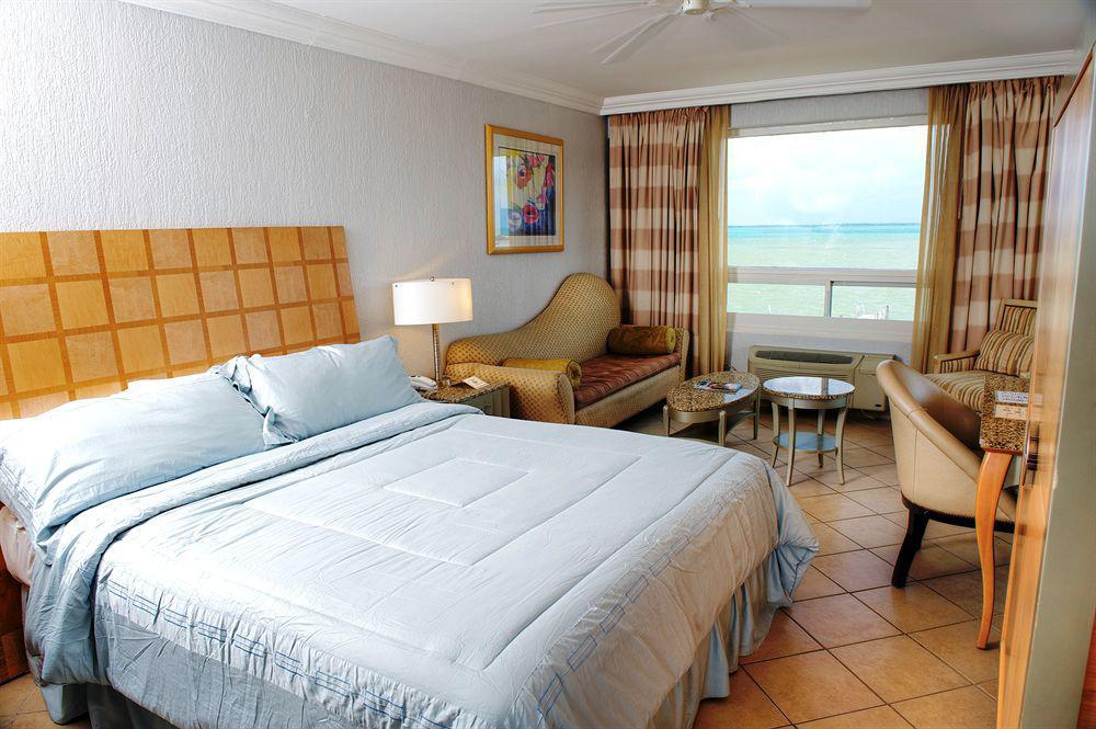 Ramada By Wyndham Princess Belize City Otel Oda fotoğraf